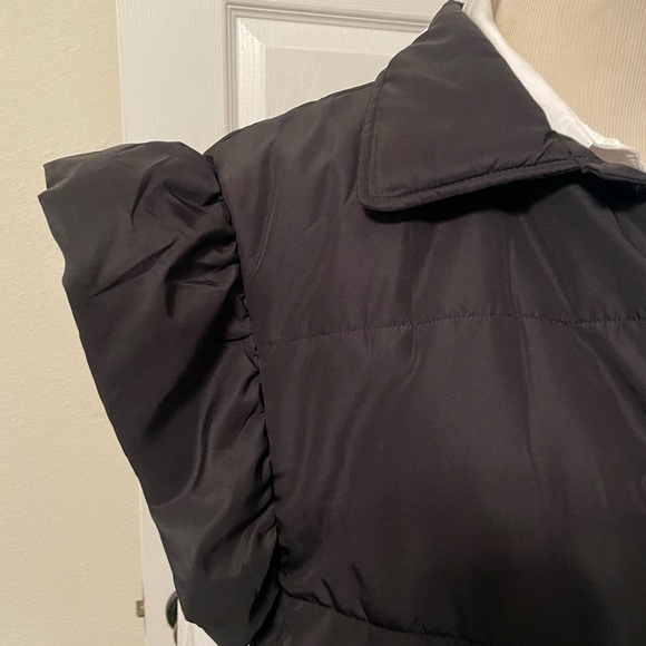New Black Ruffled sleeveless collared Puffy Vest Coat one size, puffer jacket - Picture 4 of 9